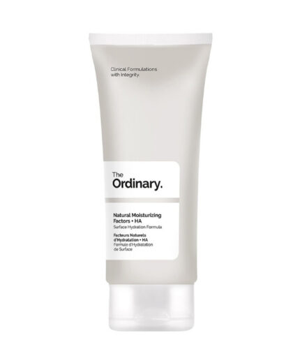 Un tube de 100 ml de The Ordinary - Facteurs Naturels d'Hydratation + HA, conçu dans un style minimaliste blanc et gris avec les détails du produit sur l'étiquette.