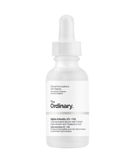 Un flacon de 30 ml de The Ordinary - Alpha Arbutine 2% + HA avec un bouchon compte-gouttes blanc et une étiquette blanche minimaliste.